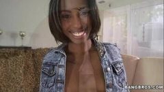 Negra linda no filme pornô dando sua buceta