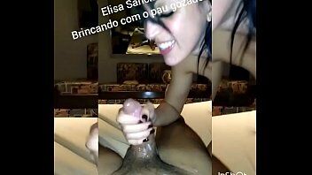 Video de sexo caseiro tem uma atriz porno super deliciosa chupando o pau do marmanjo em video de sexo carioca